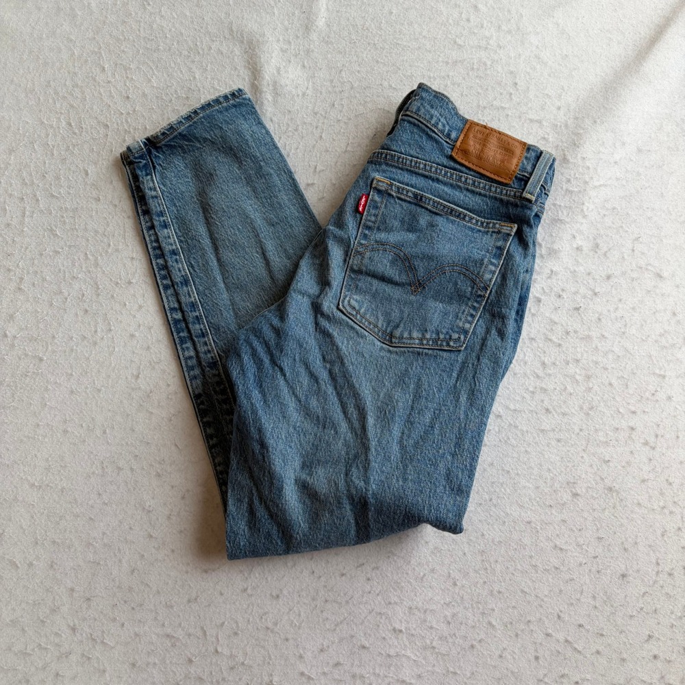 Levi's Wedgie Jeans Women 28 Blue High Rise Distressed Hem